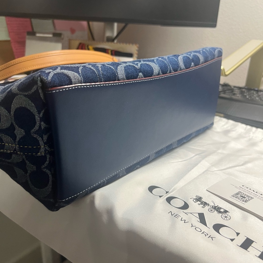 Coach Large Laurel Denim Signature Jacquard - Picture 6 of 9